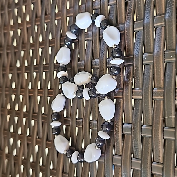Pair of Black and White Beaded Stretch Bracelets - Picture 1 of 5